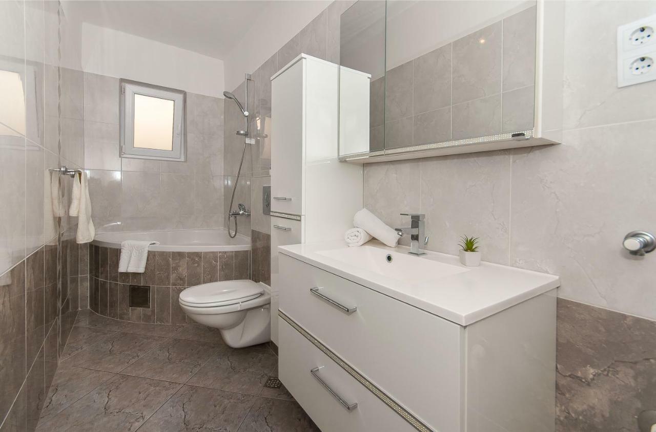 אומיס Apartment Ines מראה חיצוני תמונה